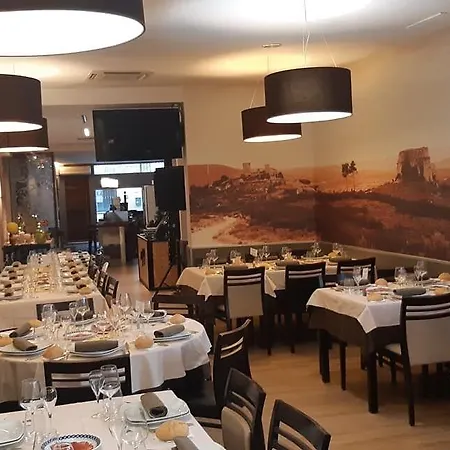 招待所 Hostal-restaurante Lugano 3*