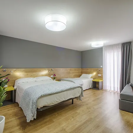 Hostal-restaurante Lugano 招待所 Verín