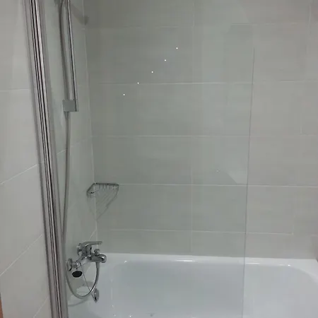 招待所 Hostal-restaurante Lugano 3*