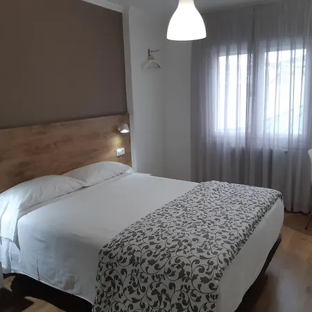 Hostal-restaurante Lugano 招待所 Verín