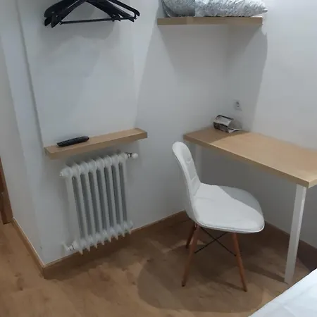 Hostal-restaurante Lugano 招待所