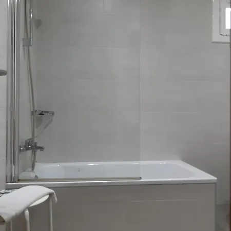 Hostal-restaurante Lugano 招待所