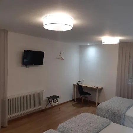 Hostal-restaurante Lugano 招待所 Verín