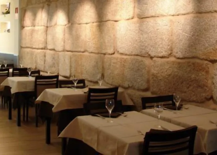 Hostal-restaurante Lugano בית הארחה 3*