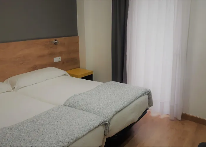 Hostal-restaurante Lugano בית הארחה