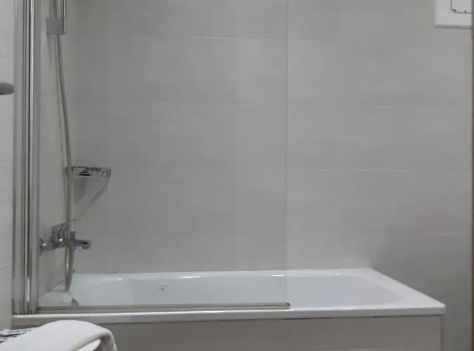 Hostal-restaurante Lugano בית הארחה